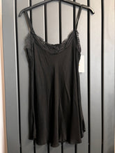 Load image into Gallery viewer, Silky camisole
