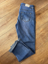 Load image into Gallery viewer, Mid/Light Denim jeans voggo
