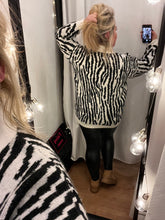 Load image into Gallery viewer, Zebra cardigan
