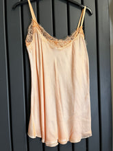 Load image into Gallery viewer, Silky camisole
