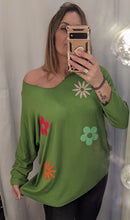 Load image into Gallery viewer, Flower/daisy V neck &amp; love tops

