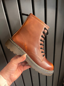 Dm style boots brown