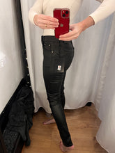 Load image into Gallery viewer, Leather look jeans
