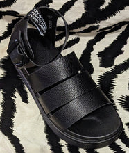 Load image into Gallery viewer, Gladiator sandals black
