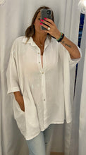 Load image into Gallery viewer, Linen oversized shirt
