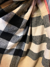 Load image into Gallery viewer, Cashmere &amp; wool mix Scarves

